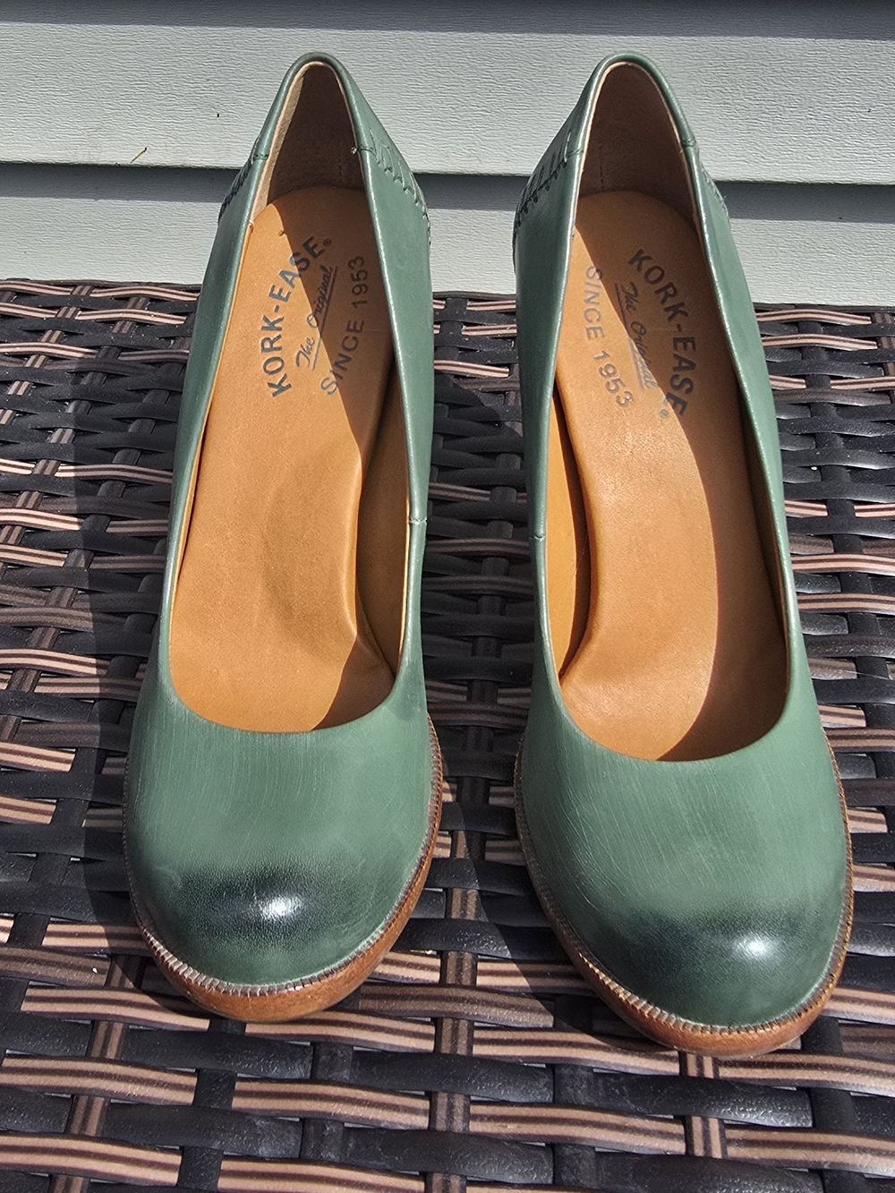 Kork-Ease Green Leather Round-Toe Wedge Pumps - Picture 6 of 16